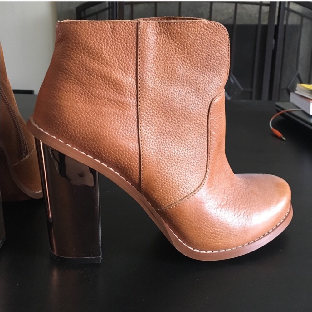Kristin Cavallari for CL Tan Booties 7.5